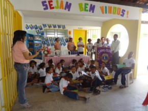 Lions Clube de Floriano realizou entrega de livros na E. M. Binu Leão.(Imagem:FlorianoNews)