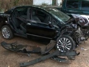 Carro do motorista suspeito de provocar a colisão.(Imagem:Reprodução/TV Clube)