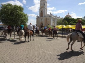 Vaqueiros cavalgaram em homenagem a São Pedro de Alcântara em Floriano.(Imagem:FlorianoNews)