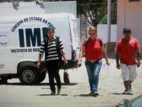 Familiares dos adolescentes assassinados foram ao IML.(Imagem:Reprodução/TV Clube)