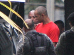 Goleiro Bruno em penitenci&aacute;ria em Minas, ap&oacute;s raspar a cabe&ccedil;a.(Imagem:Alex de Jesus/O Tempo/AE)
