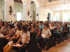 Católicos vão à missa da quarta de Cinzas que dá início à Quaresma.(Imagem: Juliana Gomes/G1)