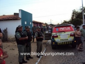 Polícia Militar no local do crime. (Imagem:Blog do Yuri Gomes)