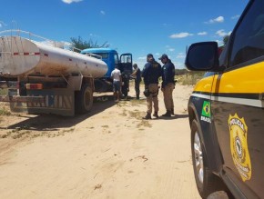 Operação Água Limpa apreende 4 mil litros de querosene de avião em carro-pipa.(Imagem:Cidadeverde.com)