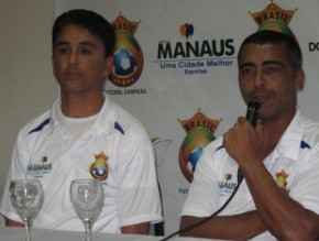 Bebeto e Romário em coletiva em Manaus: dupla volta a atuar em jogo exibição na capital do Amazonas.(Imagem: Cahê Mota/GLOBOESPORTE.COM)