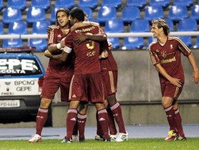 Jogadores do Fluminense comemoram o segundo gol da vitória sobre o Inter.(Imagem: Photocamera)