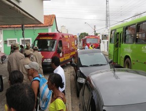 Engavetamento de ônibus coletivos deixa 9 feridos e três com lesões graves.(Imagem:Cidadeverde.com)