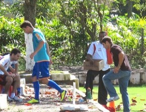 Thiago Neves saiu de campo cabisbaixo.(Imagem: Richard Souza / Globoesporte.com)