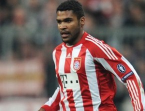 Breno, jogador do Bayern de Munique, passou por um grande susto nesta madrugada.(Imagem:(Foto: AFP))