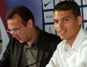 Thiago Silva durante a apresentação.(Imagem:Agência AFP)