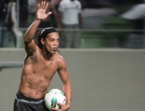 Ronaldinho reencontra o Fla após turbulenta saída.(Imagem:Bruno Cantini/Flick Atlético-MG)