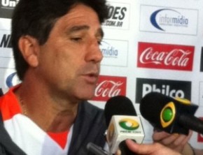 Renato diz que dá 'carinho e confiança' para o grupo.(Imagem:Fernando Freire/Globoesporte.com)