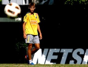 Neymar treina com a equipe do Santos.(Imagem:Guilherme Dionízio / Agência Estado)