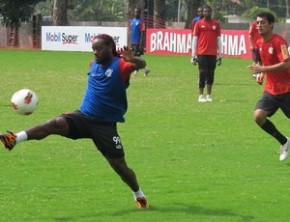 Love treina na manhã desta terça-feira.(Imagem:Thales Soares / Globoesporte.com)