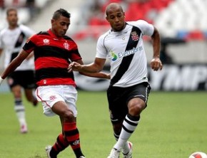 Fellipe Bastos jogou contra o Fla sob efeito suspensivo.(Imagem:Marcelo Sadio / Vasco.com.br)
