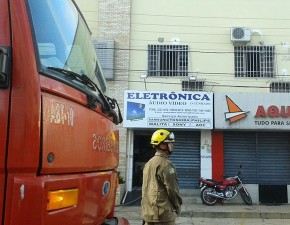 Fogo em loja pode ter iniciado com aparelho ligado na tomada.(Imagem:Cidadeverde.com)