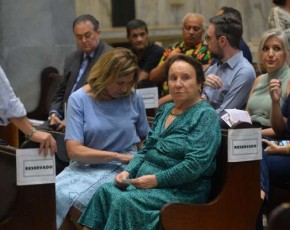 Mãe de Gugu Liberato, Maria do Céu contou que tem dificuldade de perdoar Rose Miriam, mãe dos filhos do apresentador.(Imagem:AGNews)