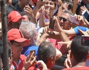 Lula recebe título de cidadão picoense e diz que derrotará 