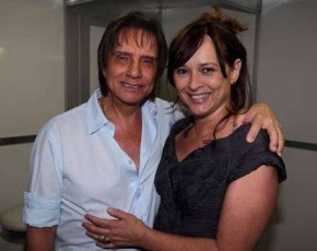 Roberto Carlos posa com ex-mulher e fãs torcem por reconciliação.(Imagem:MSN)