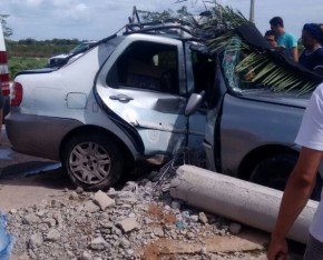 Carro colide com poste em novo acidente na capital piauiense.(Imagem:Cidadeverde.com)