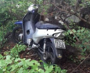 Força Tática encontra moto abandonada em matagal(Imagem:Divulgação/PM)