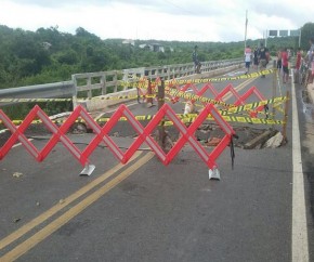 Após fortes chuvas, ponte entre Piauí e Ceará corre risco de desabar.(Imagem:Cidadeverde.com)