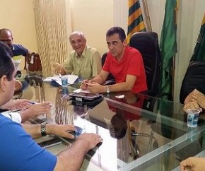 Prefeito Gilberto Júnior se reúne com a Comissão Organizadora do Carnaval.(Imagem:Waldemir Miranda)