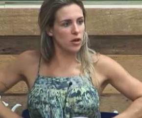  Joana conta como era na infância.(Imagem:Reprodução/ Rede Record )