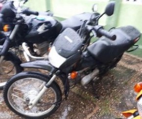 Motocicleta abandonada com chave na ignição é recolhida pela PM de Floriano.(Imagem:Jc24horas)