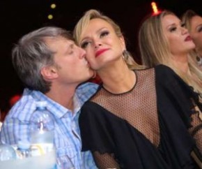 Eliana ganha beijo do namorado, Adriano Ricco, em show sertanejo(Imagem:MSN)