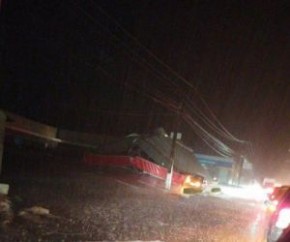 Teto de posto de combustíveis desaba durante chuva em Teresina.(Imagem:Divulgação)