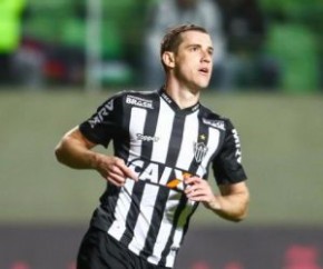 Adilson sofre lesão na panturrilha e desfalca o Atlético-MG no Brasileirão.(Imagem:Divulgação)