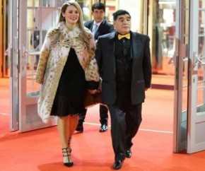 Maradona deixa hospital e filha diz que craque 
