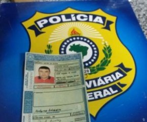 PRF PRENDE CONDUTOR  COM CNH FALSA(Imagem:Divulgação/PRF)