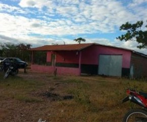 Duas pessoas são encontradas mortas dentro de armazém em Vila Nova do PI.(Imagem:Cidadeverde.com)