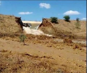 Canal da transposição do São Francisco rompe em Salgueiro; Dano pode ter sido criminoso.(Imagem:G1-PE)