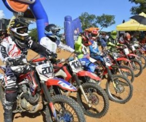 Motocross atrai mais de 80 competidores e reúne grande público em Oeiras.(Imagem:Ascom)