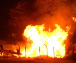 Incêndio de grandes proporções assusta moradores no Sul do Piauí e alunos são retirados de creche.(Imagem:Divulgação)