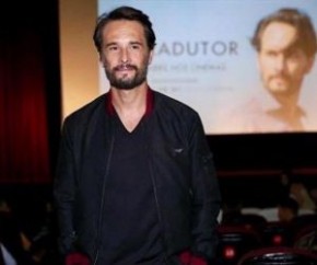 Rodrigo Santoro volta a se mostrar versátil em 