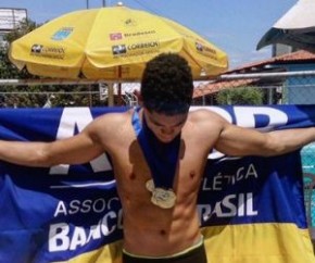 Caio exibe conquistas após o tetra estadual consecutivo nos 50m e 100m peito.(Imagem:Reprodução/Facebook)