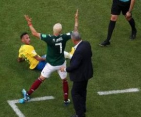 Mexicano que protagonizou pisão em Neymar fecha com Villarreal, da Espanha.(Imagem:Uol)