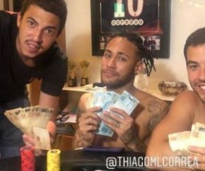 Neymar ostenta notas de R$ 100 e 50 em pôquer.(Imagem:Instagram)