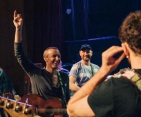 Coldplay suspende turnês até que banda consiga torná-las sustentáveis.(Imagem:Folha Press)