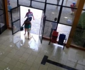 Forte chuva derruba parte do teto e queima equipamentos na sede do Detran.(Imagem:Cidadeverde.com)