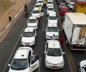 Avenida é bloqueada em protesto contra morte de taxista.(Imagem:Cidadeverde.com)