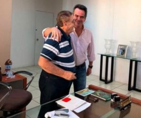 M&atilde;o Santa e o senador Ciro Nogueira em Parna&iacute;ba(Imagem:Cidadeverde.com)