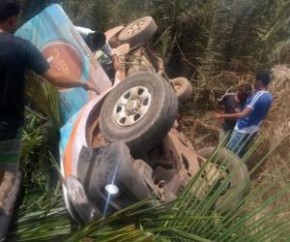 Carro capota em curva e deixa dois feridos na PI 112.(Imagem:Clique União)