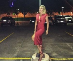 Flávia Alessandra empresta vestido para seguidora de rede social.(Imagem:Instagram)
