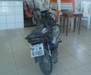 Motocicleta com registro de roubo é recuperada pela Força Tática de Floriano.(Imagem:FlorianoNews)