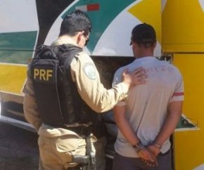 PRF prende passageiro de ônibus com mandado de prisão em aberto na cidade de Bom Jesus(Imagem:PRF)
